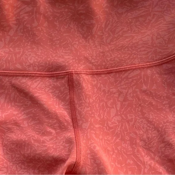 Lululemon Athletica Bike Shorts Wunder Train SIze 8 - Picture 8 of 10